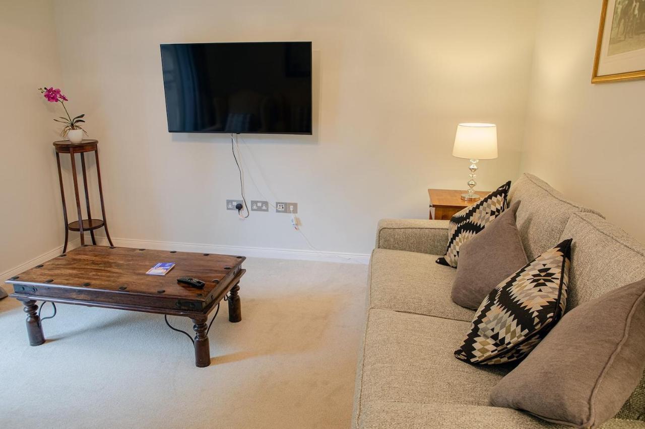 Hedgefield House - Serene Top Floor Flat Инвернесс Экстерьер фото