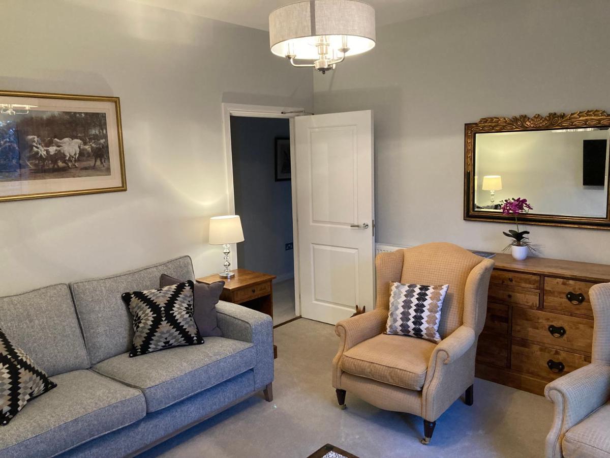Hedgefield House - Serene Top Floor Flat Инвернесс Экстерьер фото