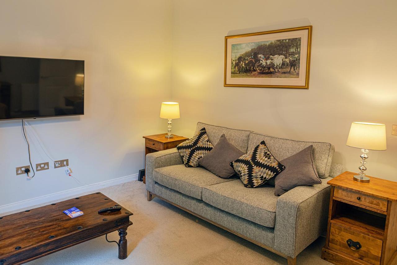 Hedgefield House - Serene Top Floor Flat Инвернесс Экстерьер фото